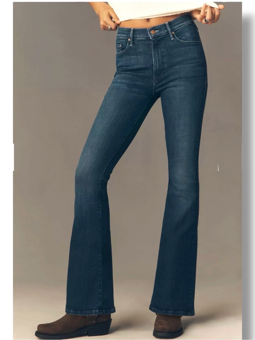 Mother the weekender mid-rise flare jeans size 26 color:nip it in the butt